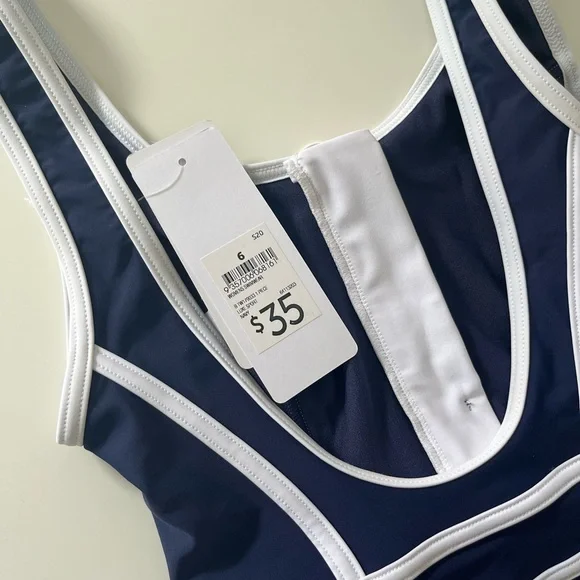 Target Swimsuit - brand new - Picture 3 of 5